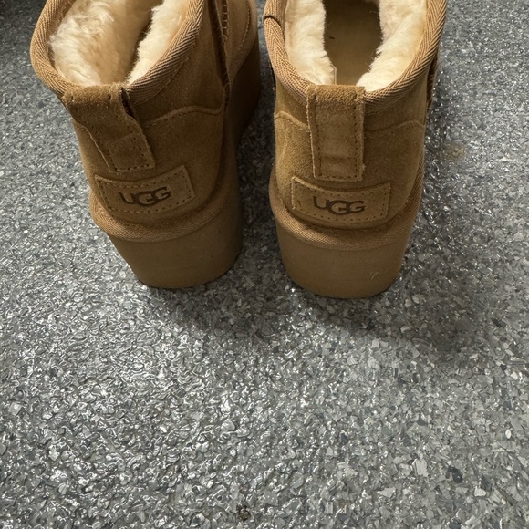 UGG ultra mini platform in chestnut - Picture 3 of 5